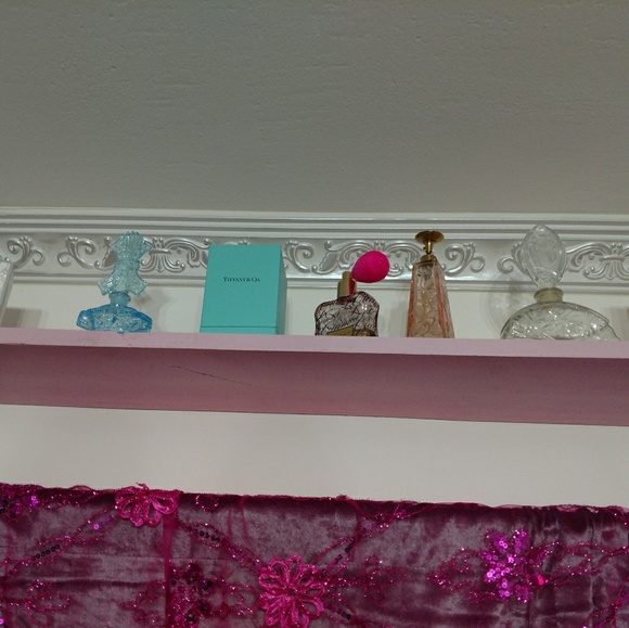 Help me, I'm poor! ๐ cleaning my REAL closet - Picture 2 of 6